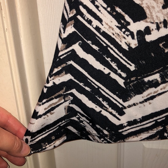 ABG Woman black and white printed tunic, 1X - Picture 8 of 8